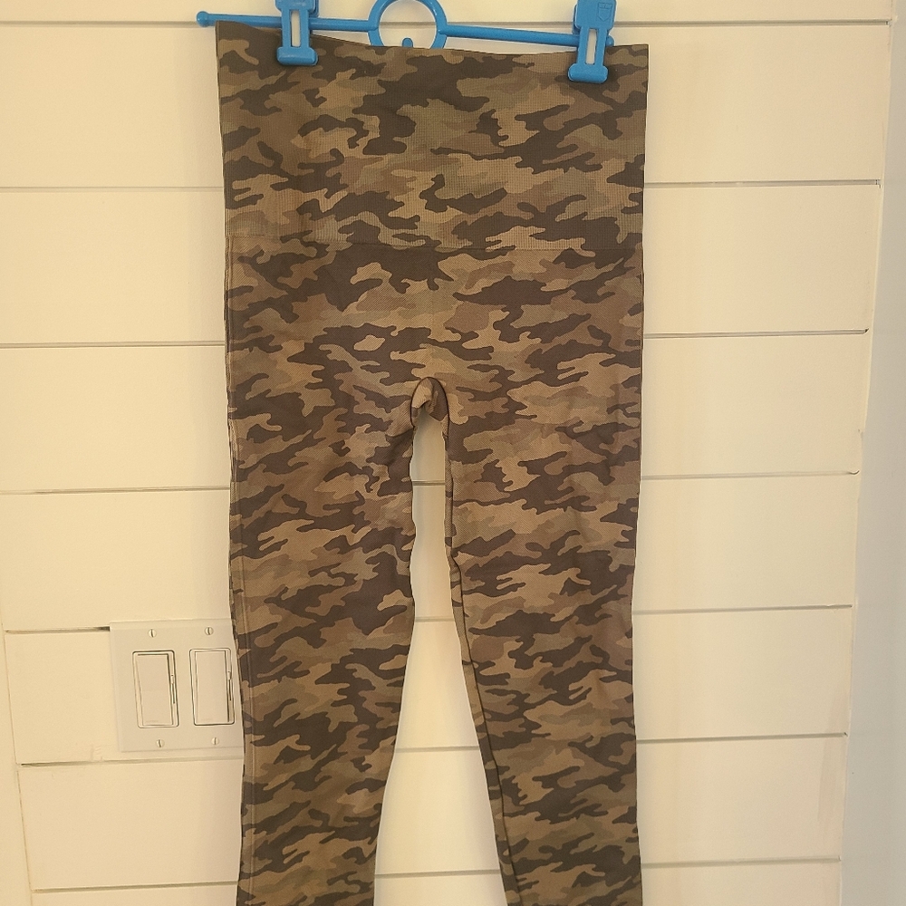 SPANX Camo Leggings Large